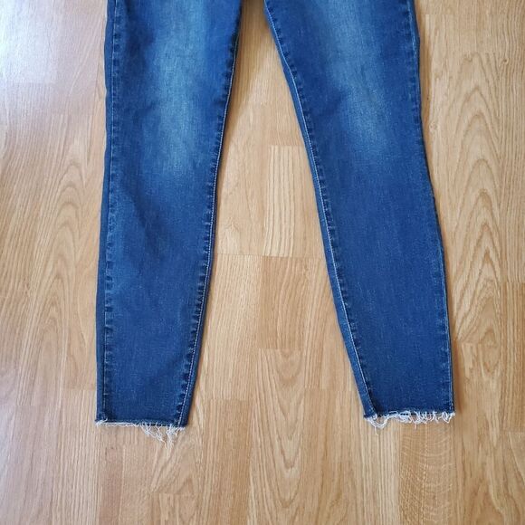 🌹 GOOD AMERICAN 🌹 Good Waist Raw Edge Skinny Jeans - [Size 28] - Picture 4 of 13